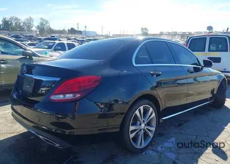 2017 Mercedes-Benz C 300 из США, поврежденный, VIN 55SWF4JB6HU222070